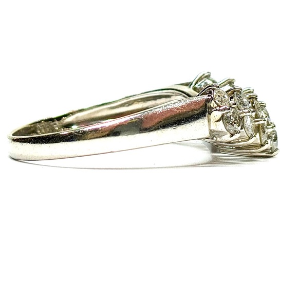 Platinum 900 with 0.51 Natural Diamond - Picture 2 of 7